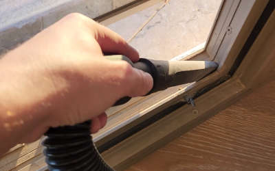 track cleaning window cleaning track vacuuming